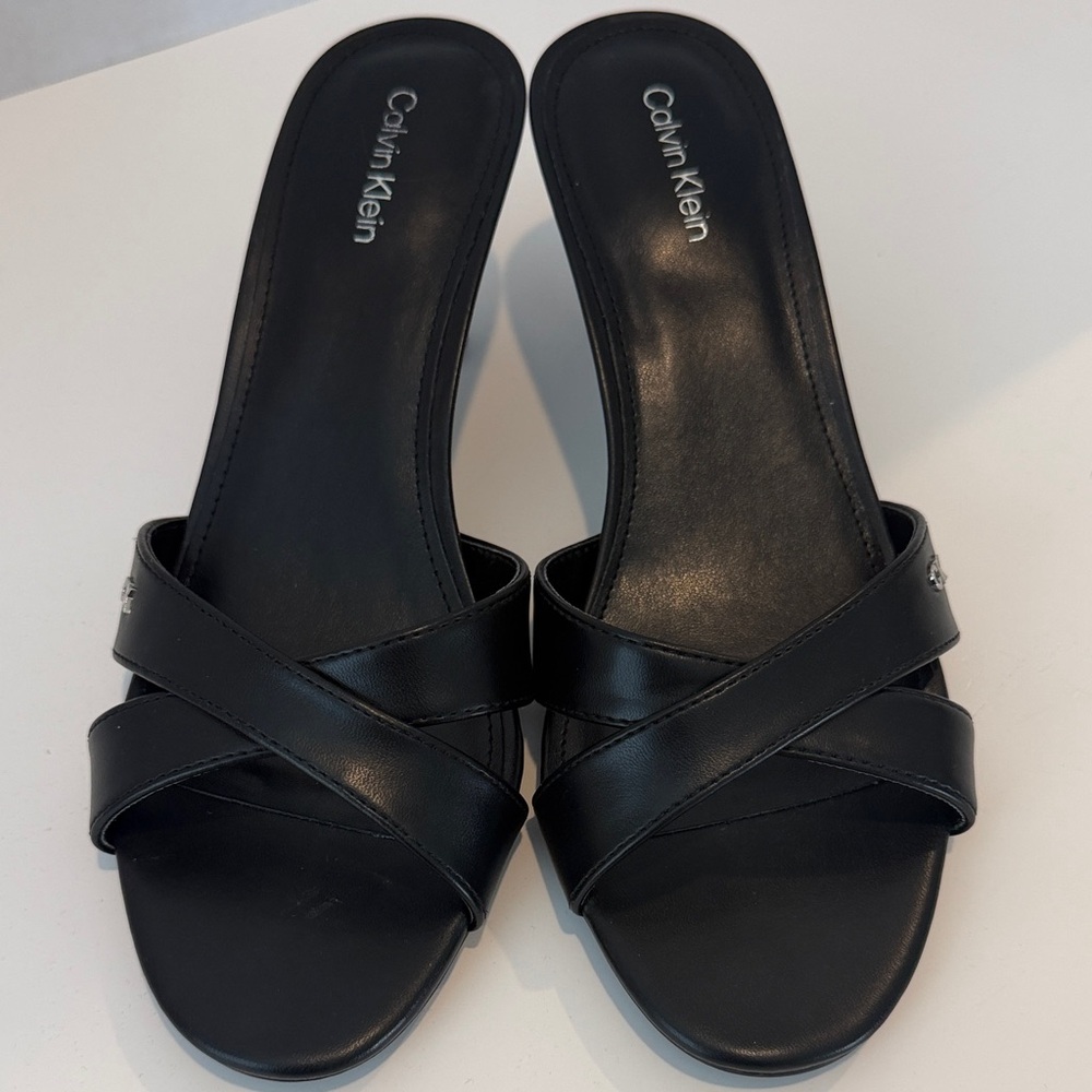Calvin Klein Slip On Kitten Heel Black Leather Sandal Shoe New no box size 8.5